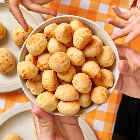 Brazilian Cheese Bread Mini Bites | Pão de queijo Mini Bites