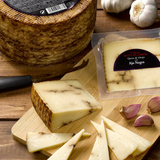 Sheep Cheese Manchego Style with Black Garlic | Queso de Oveja tipo Manchego con Ajo Negro